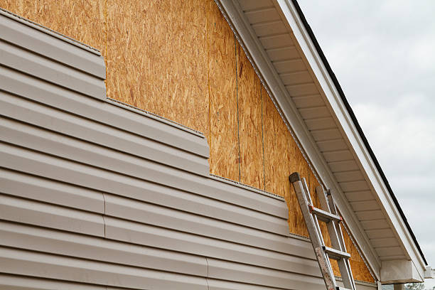 Professional Siding Installation technician working in Haddonfield, NJ